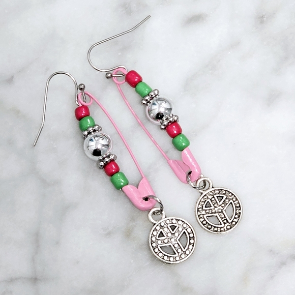 Handmade Christmas Earring Punk Rock Safety Pins Peace Sign Seed Beads - Picture 1 of 3